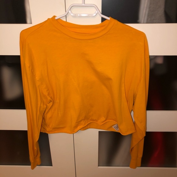 ARITZIA / TNA cropped long sleeve - Picture 1 of 1